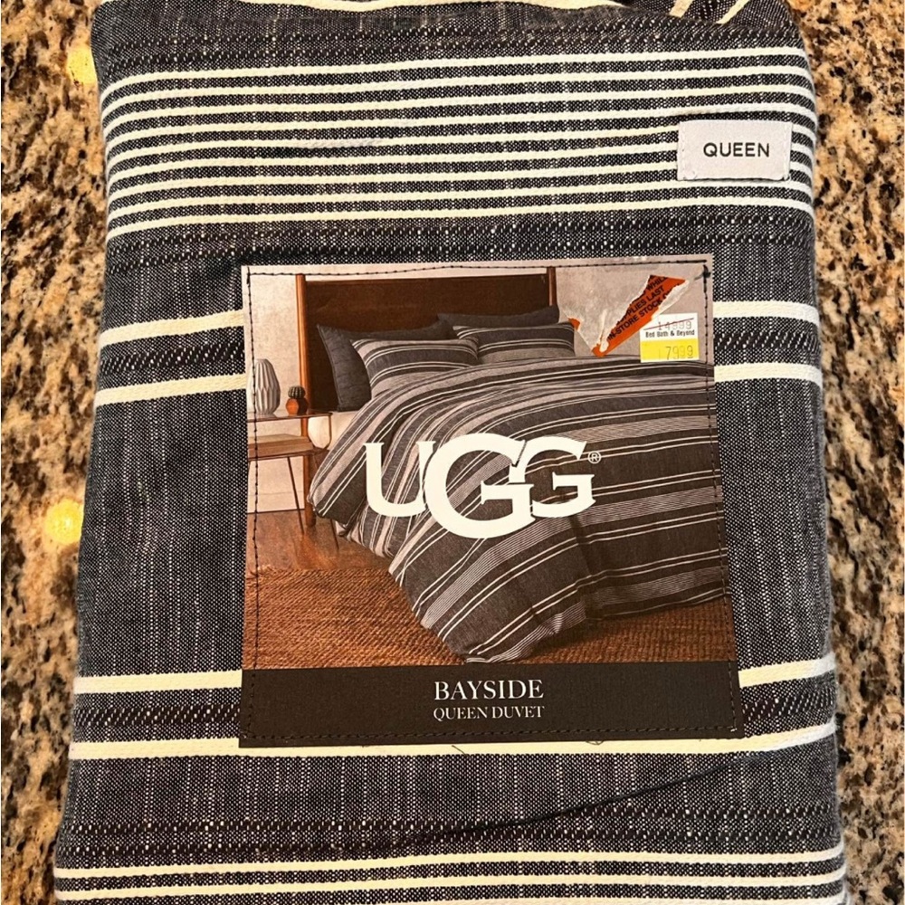 UGG Bayside Queen Duvet in Black and White